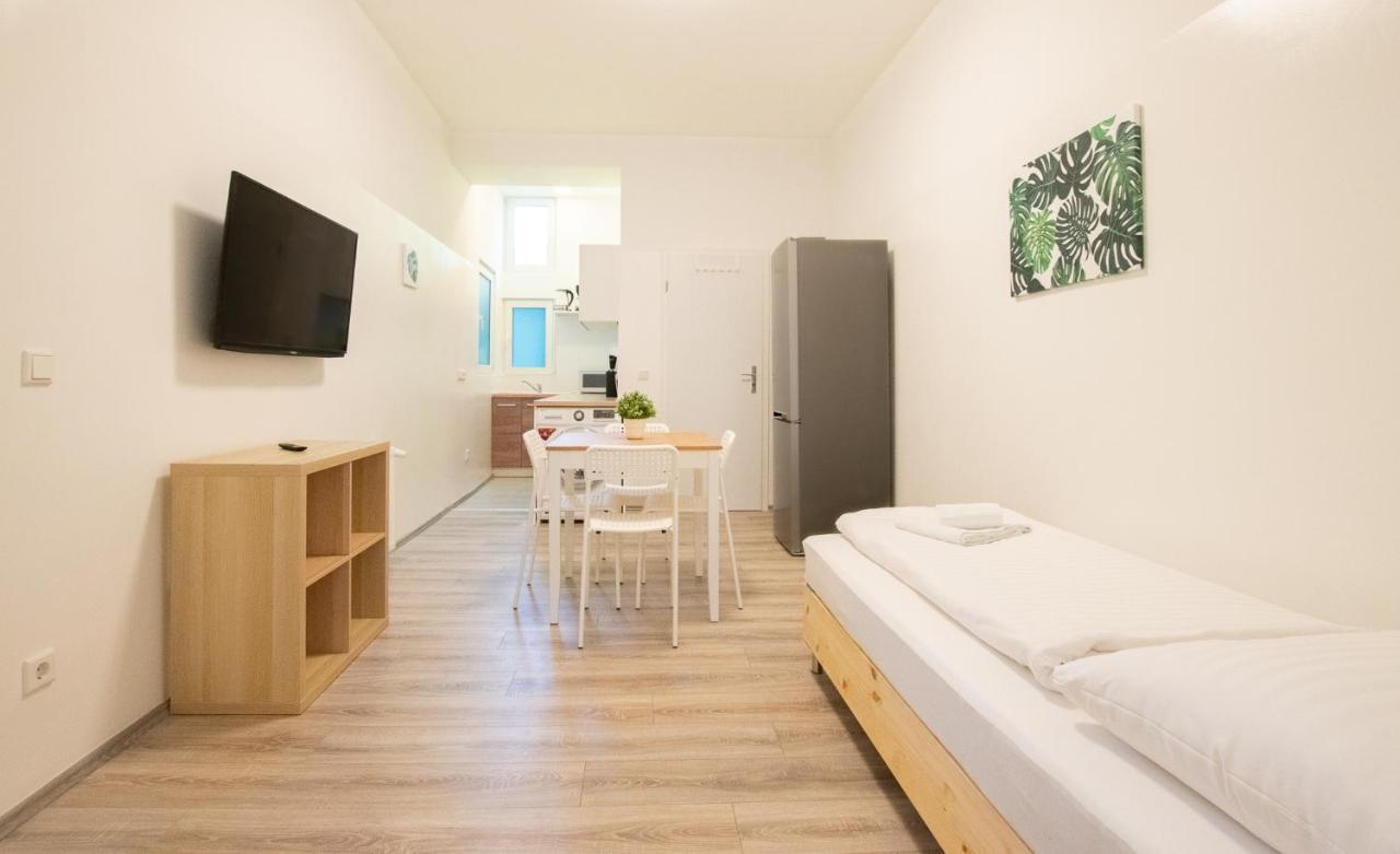 Raj Living - 1 Or 3 Room Apartments - 20 Min Messe Dus And Old Town Dus Dusseldorf Bagian luar foto
