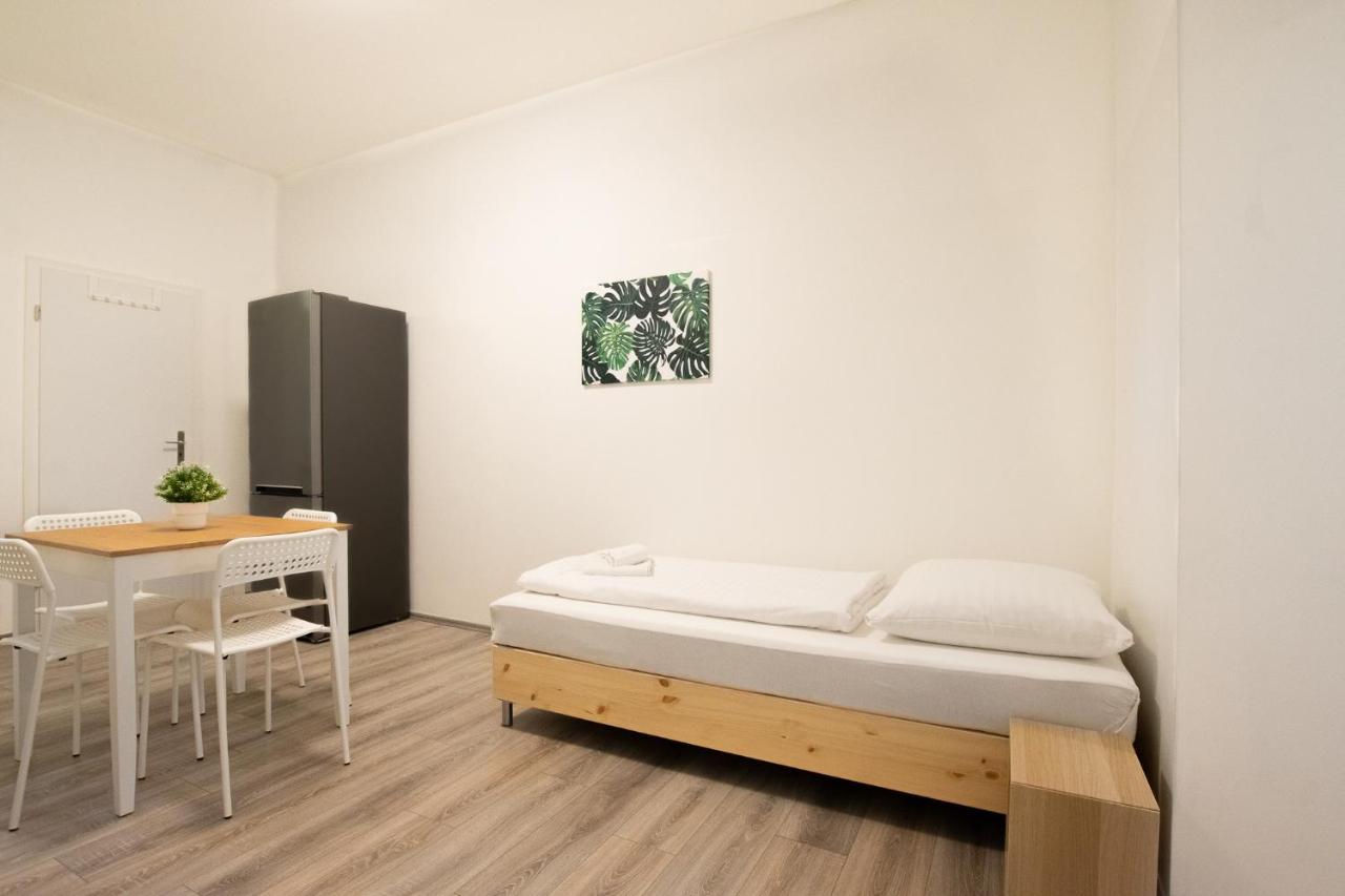 Raj Living - 1 Or 3 Room Apartments - 20 Min Messe Dus And Old Town Dus Dusseldorf Bagian luar foto