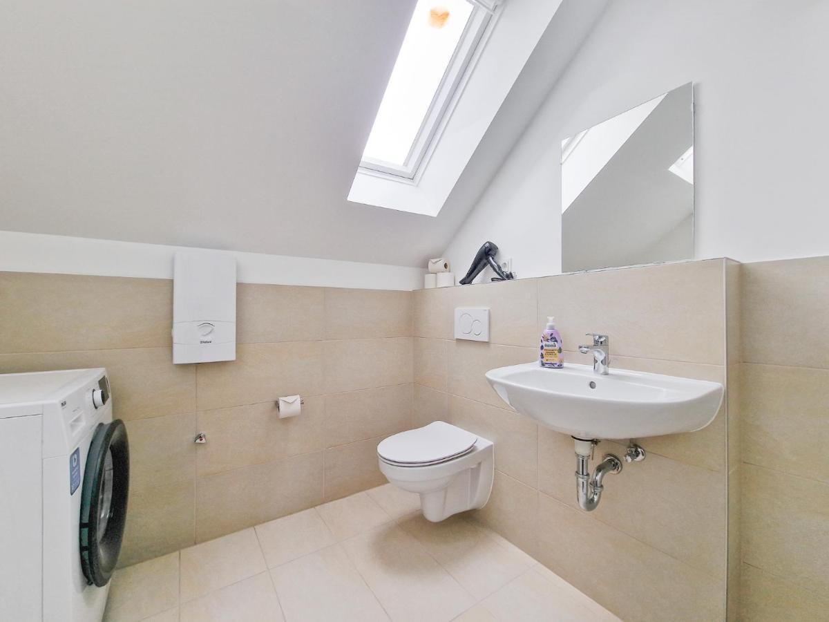 Raj Living - 1 Or 3 Room Apartments - 20 Min Messe Dus And Old Town Dus Dusseldorf Bagian luar foto