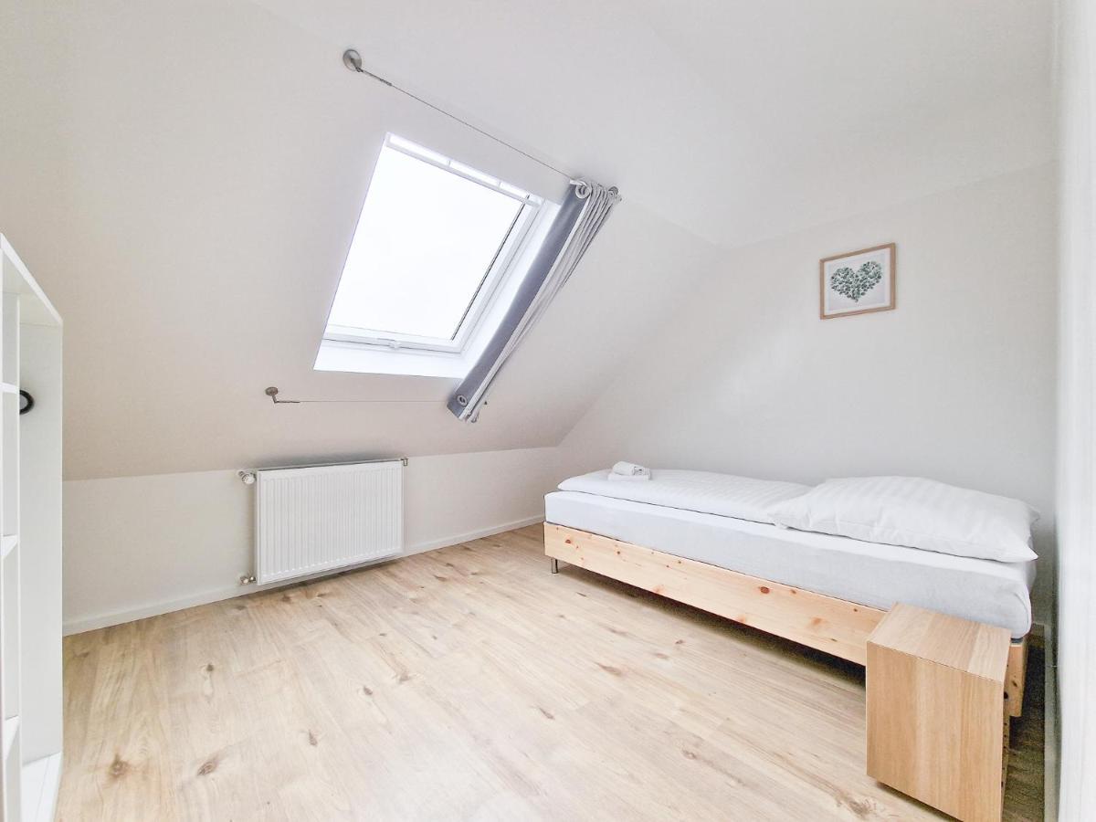 Raj Living - 1 Or 3 Room Apartments - 20 Min Messe Dus And Old Town Dus Dusseldorf Bagian luar foto