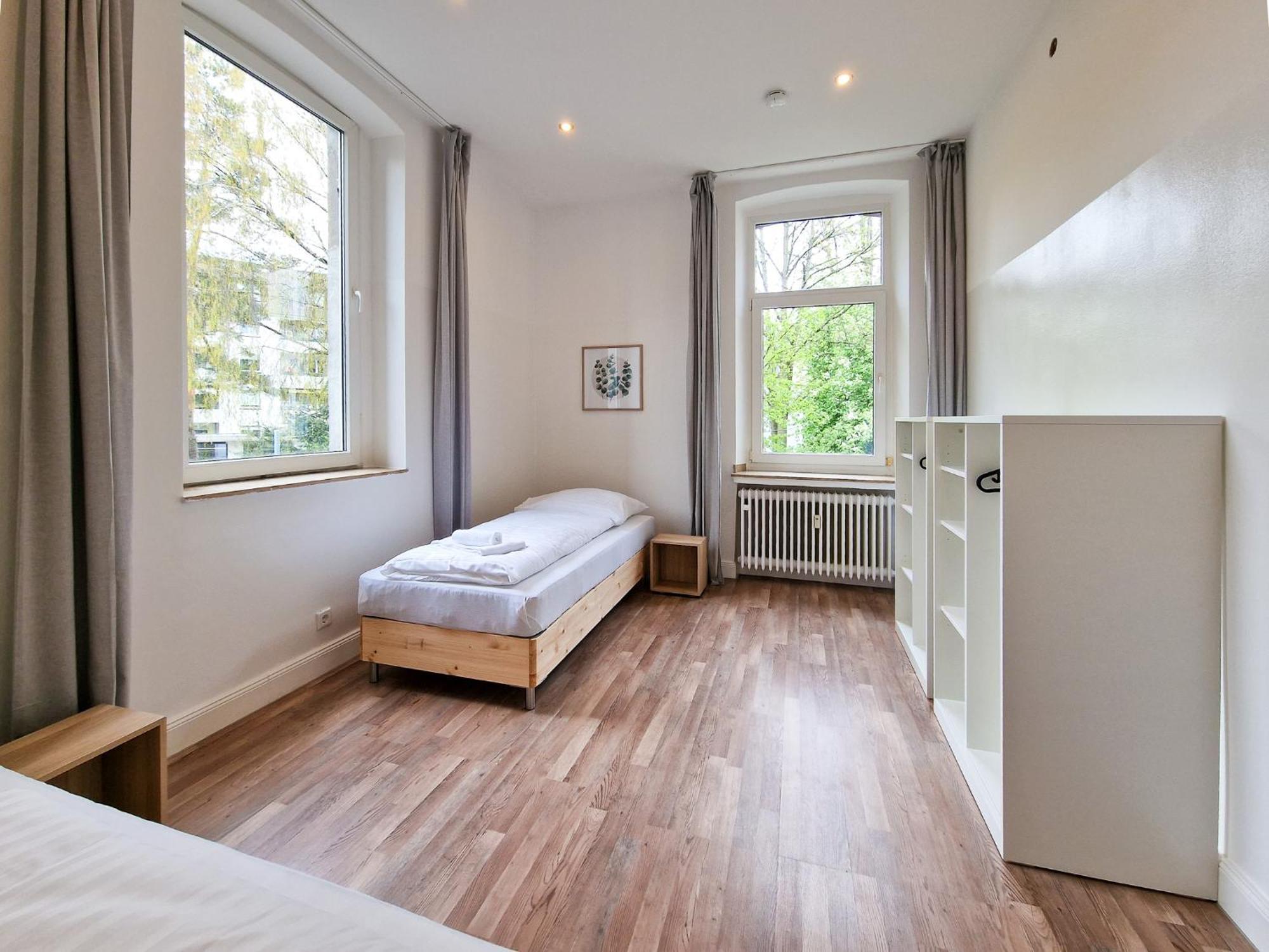 Raj Living - 1 Or 3 Room Apartments - 20 Min Messe Dus And Old Town Dus Dusseldorf Bagian luar foto